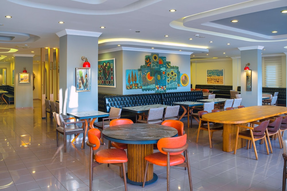 Villa Sunflower Hotel — Restaurant & bars in Alanya