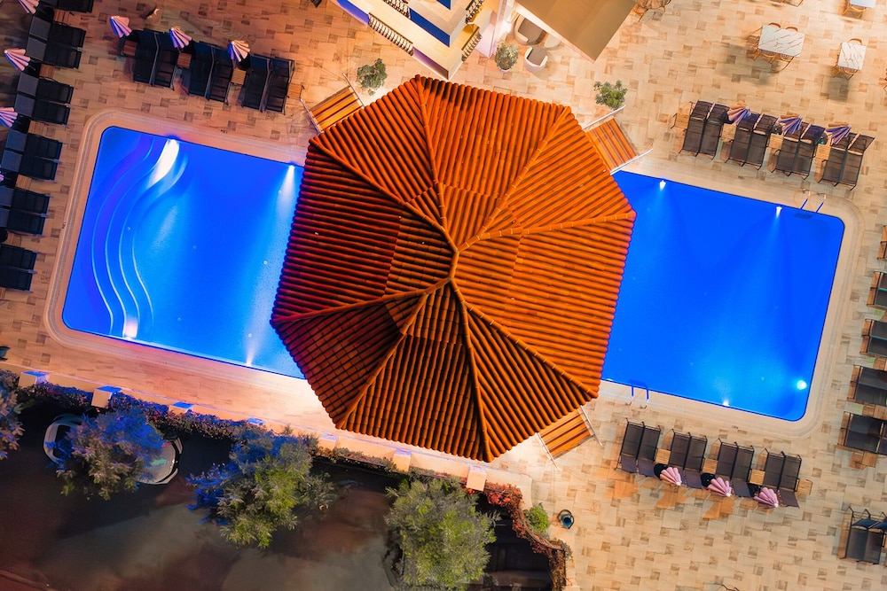 Villa Sunflower Hotel — Swimming pool in Alanya