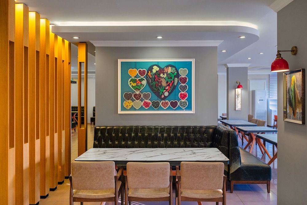 Villa Sunflower Hotel — Restaurant & bars in Alanya