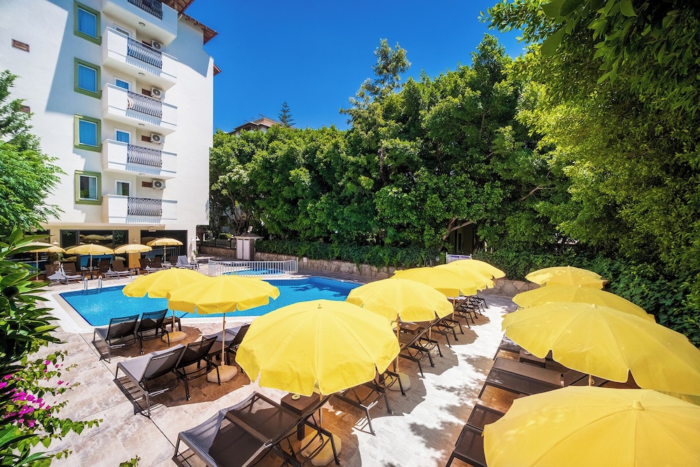 Villa Sunflower Hotel — Swimming pool in Alanya