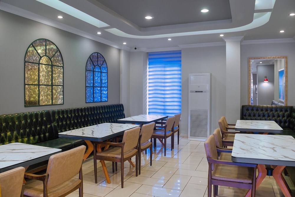 Villa Sunflower Hotel — Restaurant & bars in Alanya