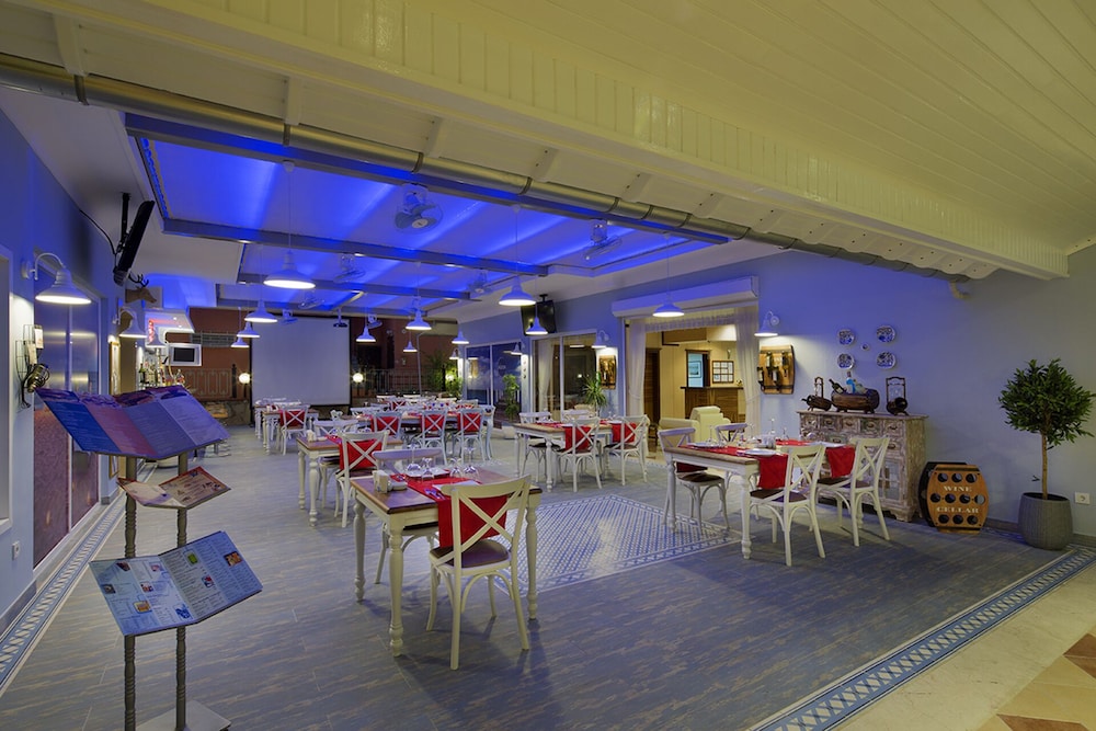 Villa Sunflower Hotel — Restaurant & bars in Alanya