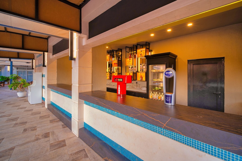 Villa Sunflower Hotel — Restaurant & bars in Alanya