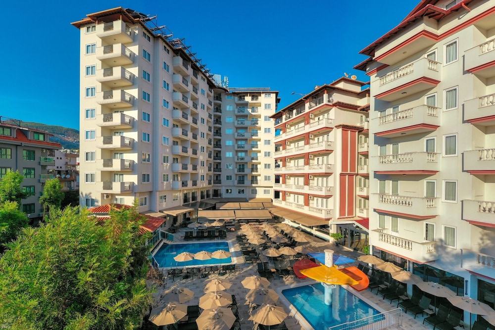 Villa Sunflower Hotel — Hotel building in Alanya
