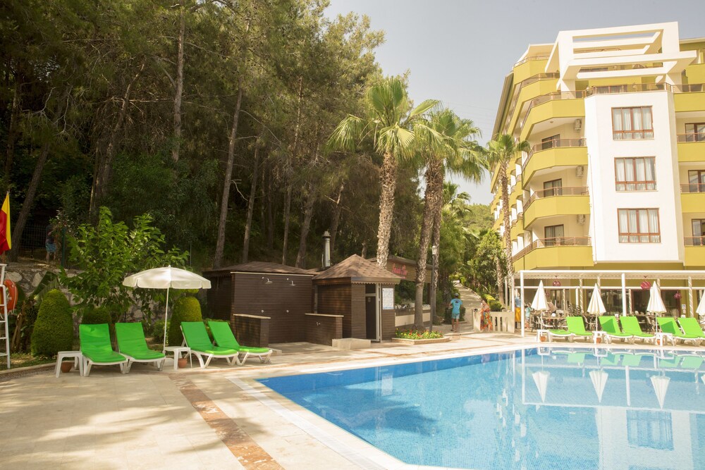 Miarosa Incekum Beach - All Inclusive — Pool in Avsallar