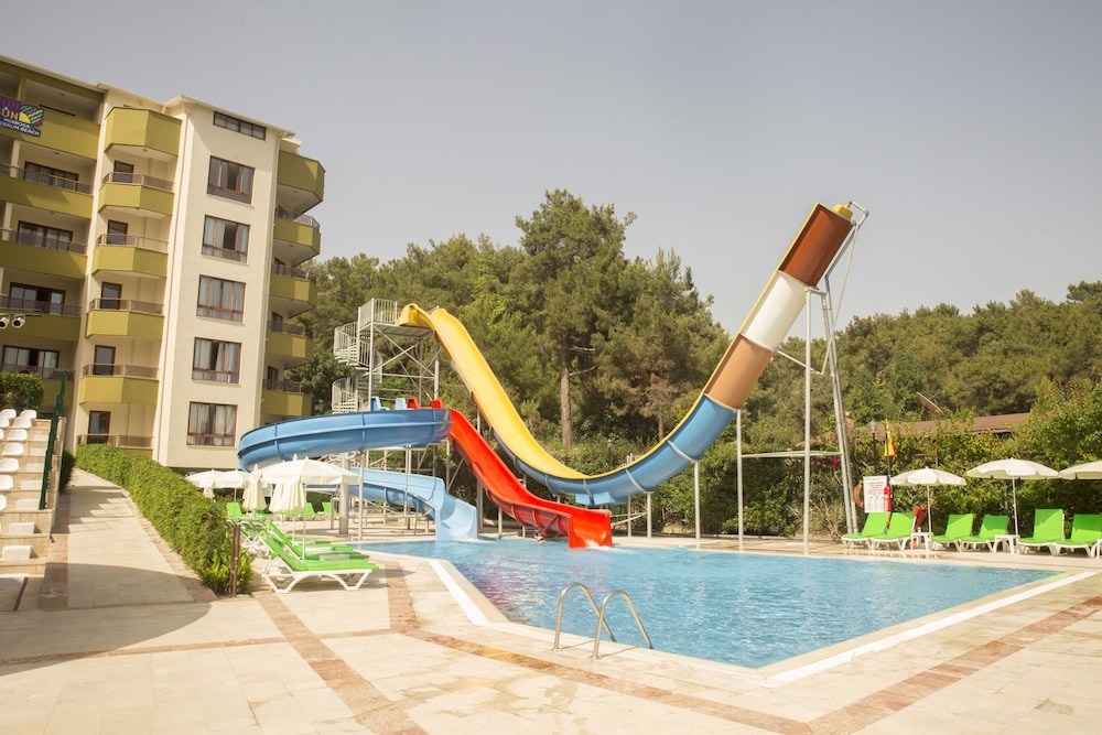 Miarosa Incekum Beach - All Inclusive — Pool in Avsallar