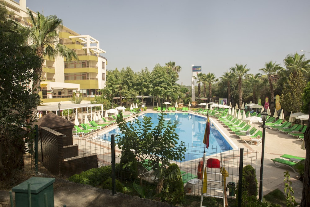 Miarosa Incekum Beach - All Inclusive — Pool in Avsallar