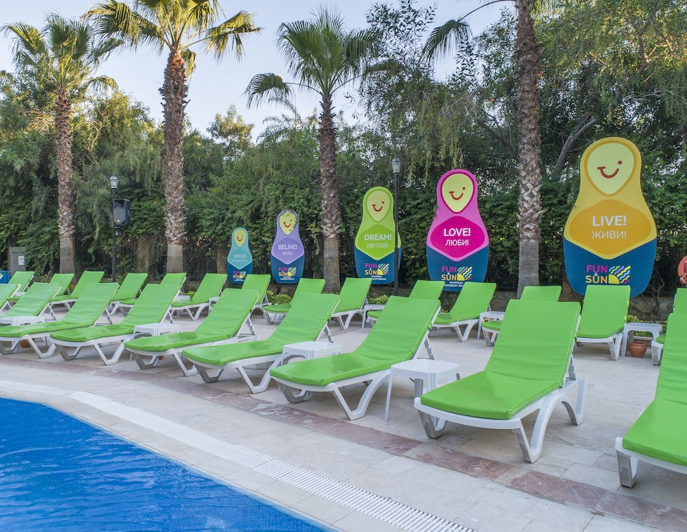 Miarosa Incekum Beach - All Inclusive — Pool in Avsallar