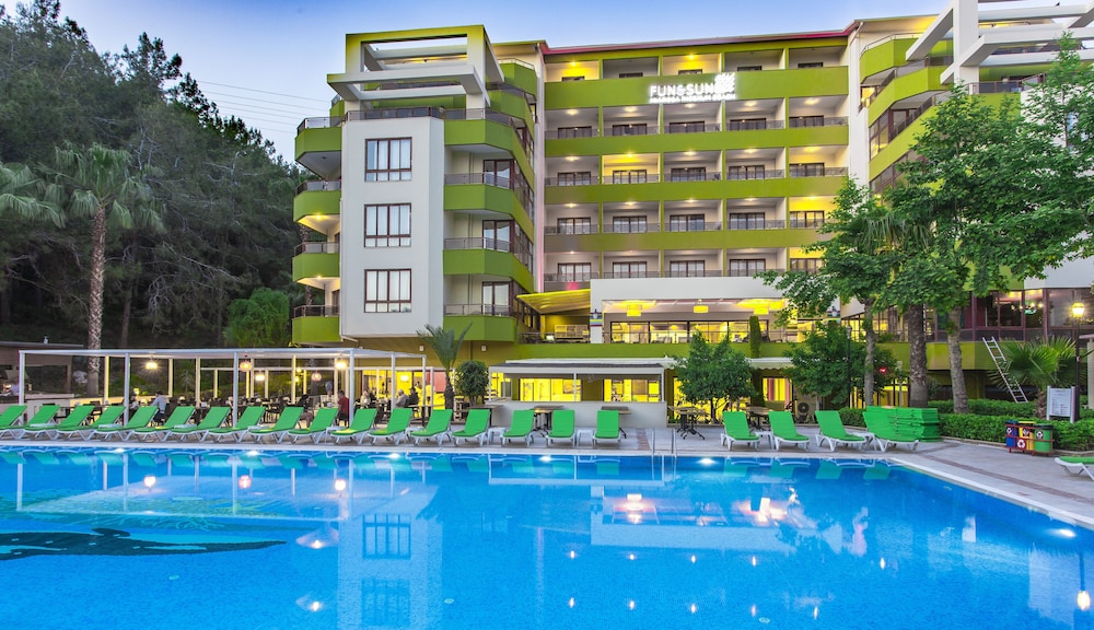 Miarosa Incekum Beach - All Inclusive — Pool in Avsallar