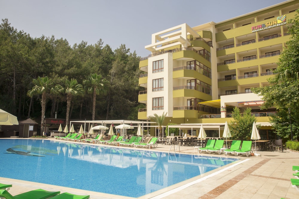 Miarosa Incekum Beach - All Inclusive — Pool in Avsallar
