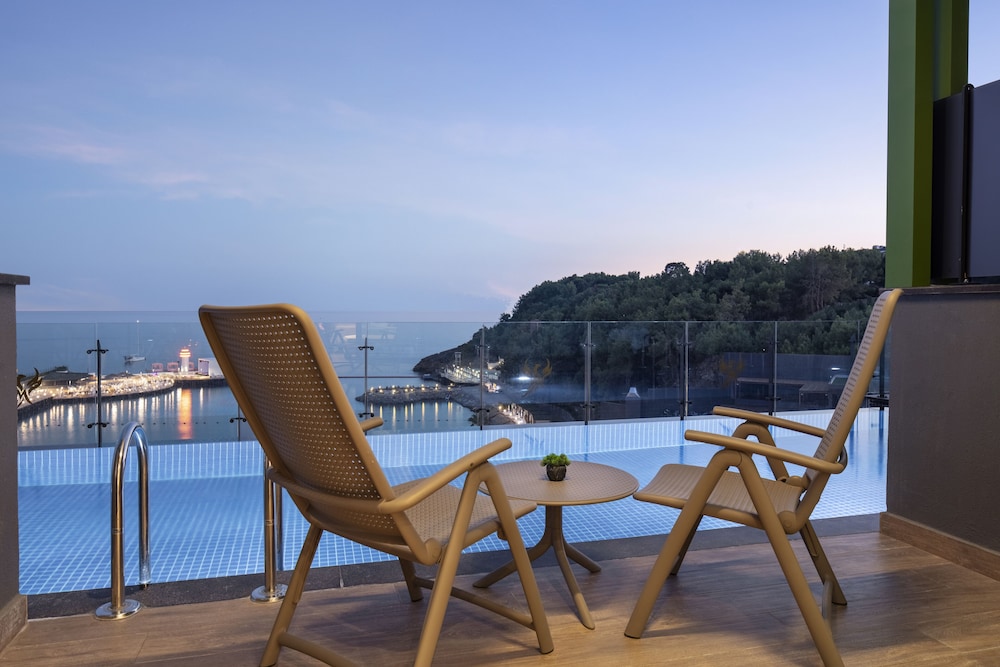 Mylome Luxury Hotel & Resort - Ultra All Inclusive — Swimming pool in Okurcalar