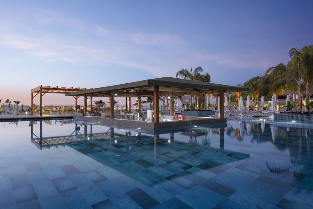 Mylome Luxury Hotel & Resort - Ultra All Inclusive — Swimming pool in Okurcalar