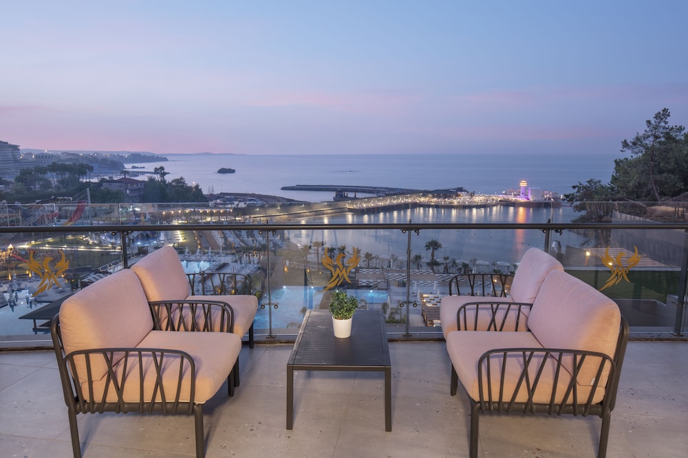 Mylome Luxury Hotel & Resort - Ultra All Inclusive — Hotel building in Okurcalar