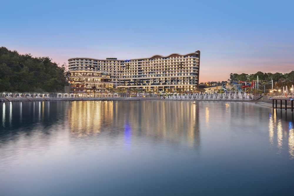 Mylome Luxury Hotel & Resort - Ultra All Inclusive — Hotel building in Okurcalar