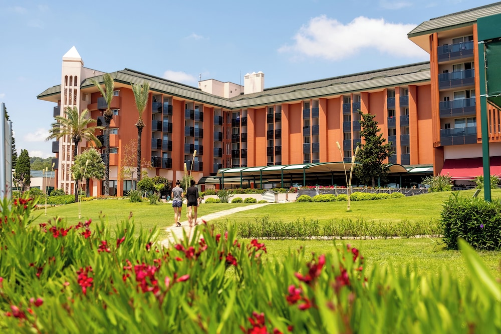 AQI Pegasos Resort - All inclusive — Hotel building in Avsallar