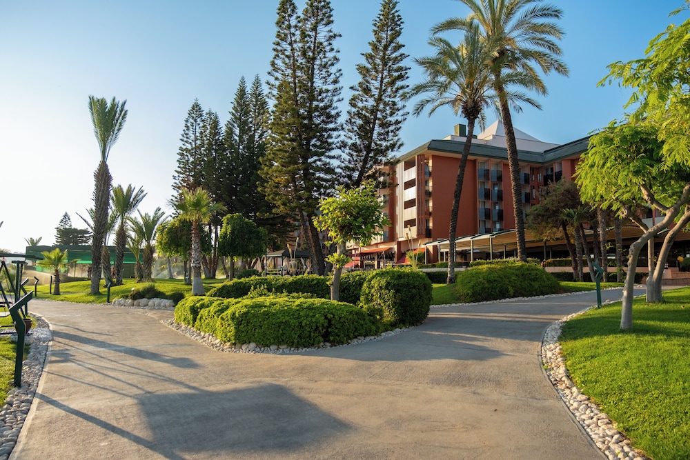 AQI Pegasos Resort - All inclusive — Hotel building in Avsallar