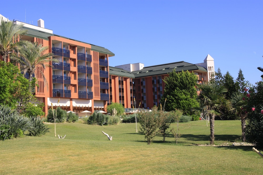 AQI Pegasos Resort - All inclusive — Hotel building in Avsallar