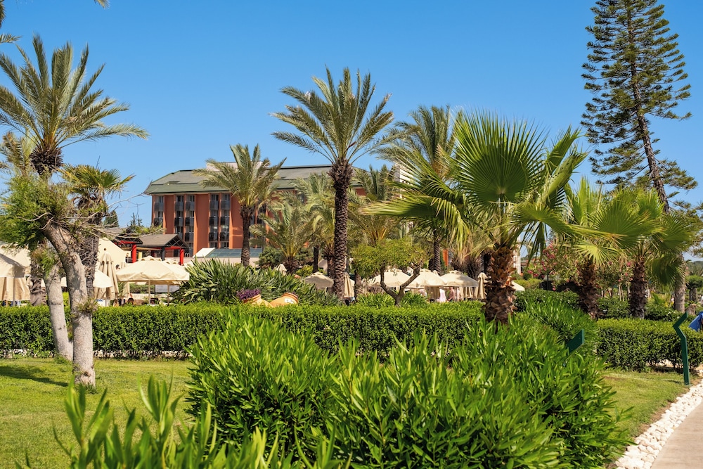 AQI Pegasos Resort - All inclusive — Hotel building in Avsallar