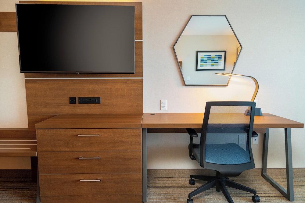 Holiday Inn Express & Suites Las Vegas - E Tropicana by IHG — Hotel rooms in Las Vegas, Nevada