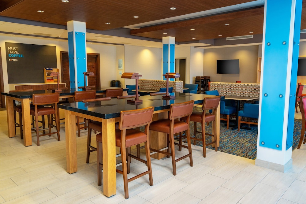 Holiday Inn Express & Suites Las Vegas - E Tropicana by IHG — Restaurant & bars in Las Vegas, Nevada