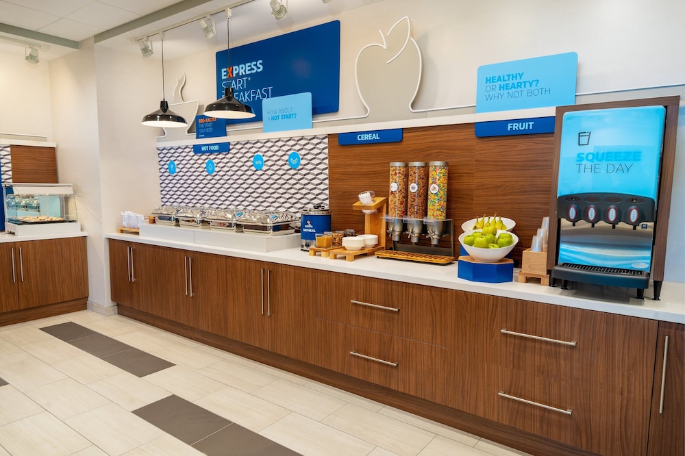 Holiday Inn Express & Suites Las Vegas - E Tropicana by IHG — Restaurant & bars in Las Vegas, Nevada