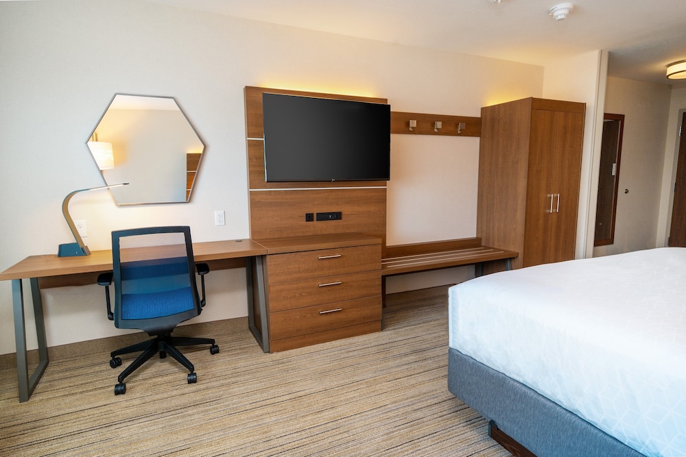 Holiday Inn Express & Suites Las Vegas - E Tropicana by IHG — Hotel rooms in Las Vegas, Nevada