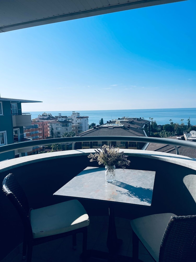 Grand Alisa Hotel — Hotel rooms in Alanya