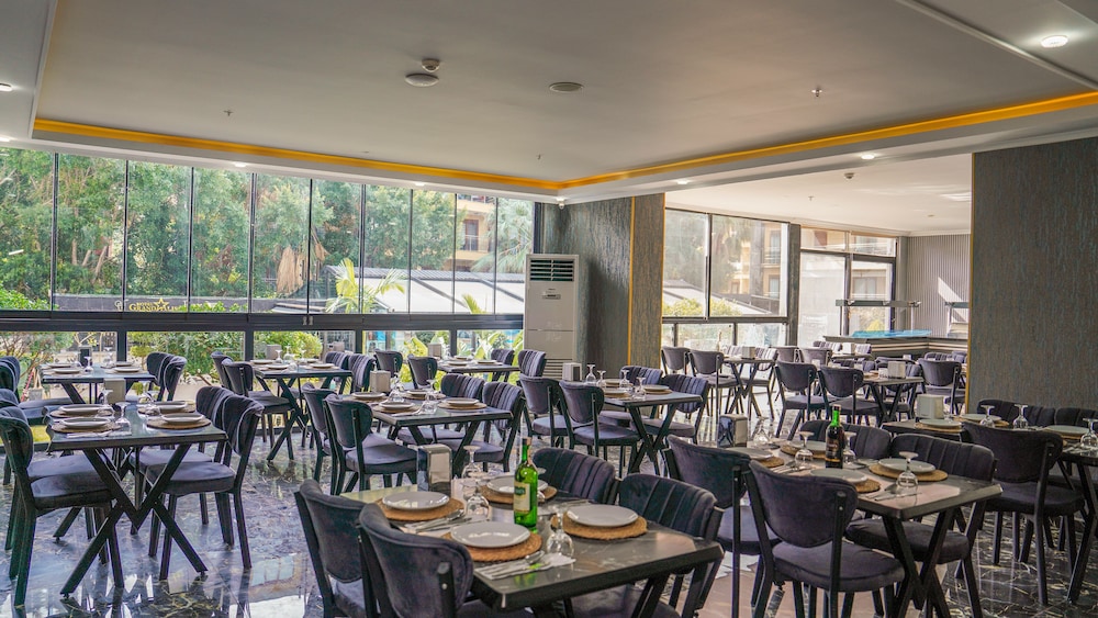 Grand Alisa Hotel — Restaurant & bars in Alanya