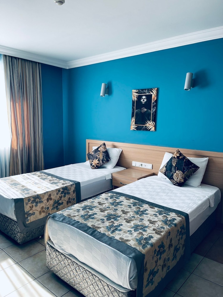 Grand Alisa Hotel — Hotel rooms in Alanya