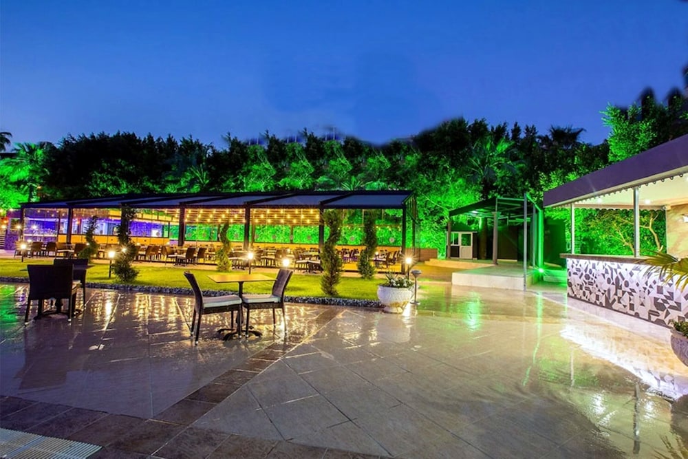 Grand Alisa Hotel — Restaurant & bars in Alanya