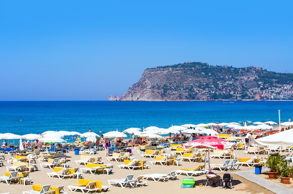 Grand Alisa Hotel — Beach in Alanya