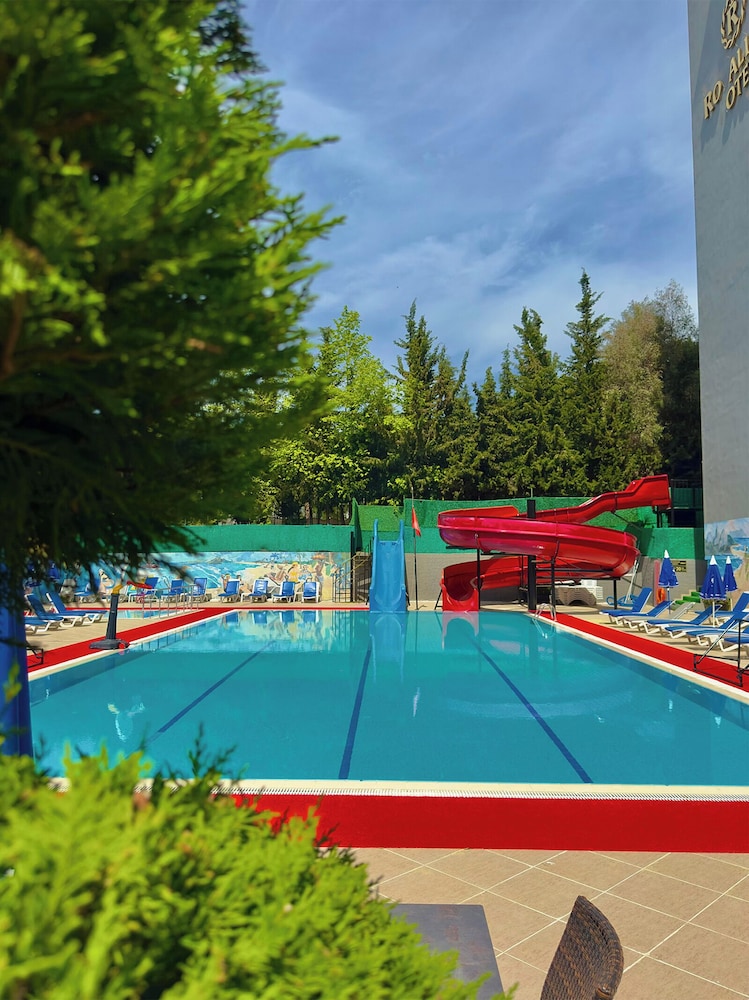 Grand Alisa Hotel — Swimming pool in Alanya