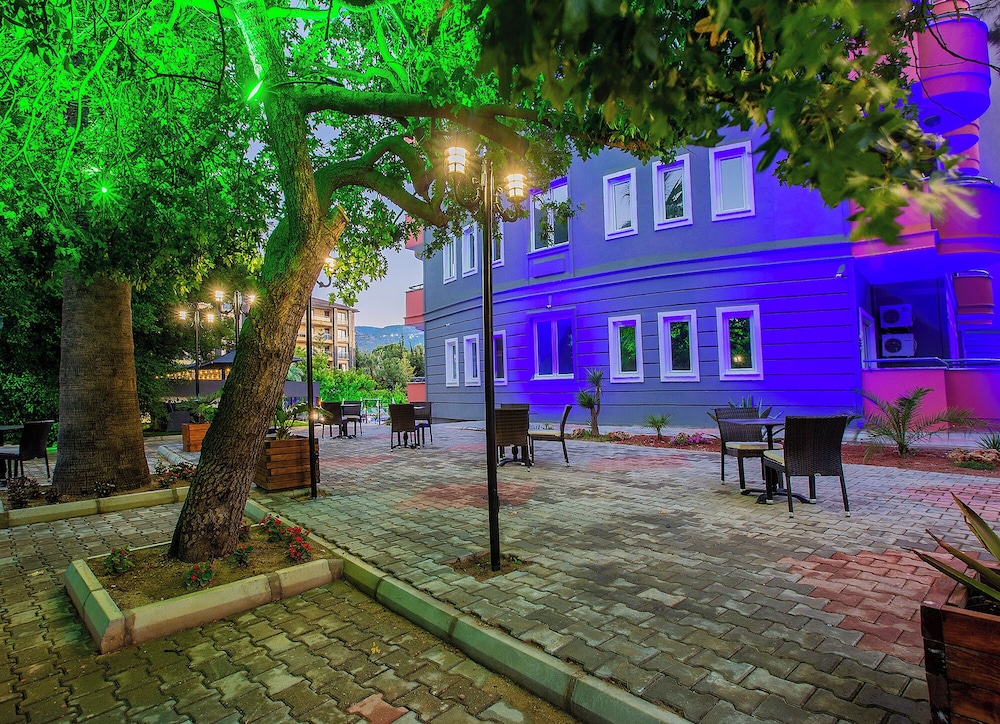 Grand Alisa Hotel — Hotel building in Alanya