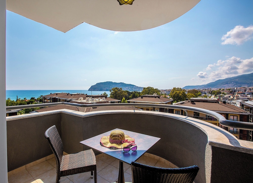 Grand Alisa Hotel — Hotel rooms in Alanya