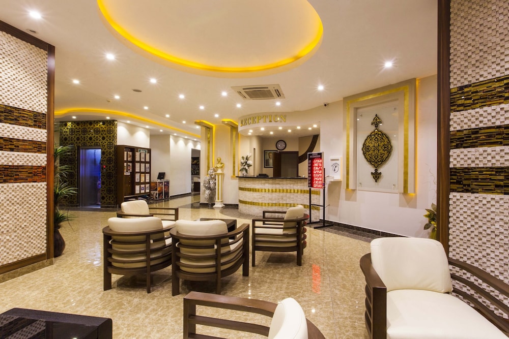 Kleopatra Ada Beach Hotel — Hotel building in Alanya