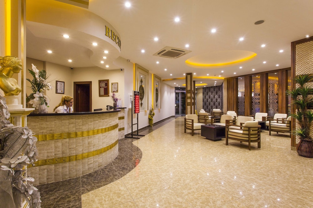 Kleopatra Ada Beach Hotel — Hotel building in Alanya