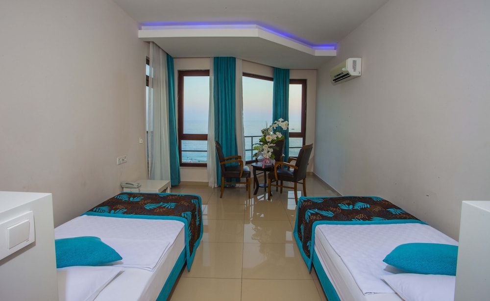 Kleopatra Ada Beach Hotel — Hotel rooms in Alanya