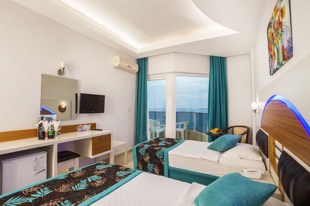 Kleopatra Ada Beach Hotel — Hotel rooms in Alanya