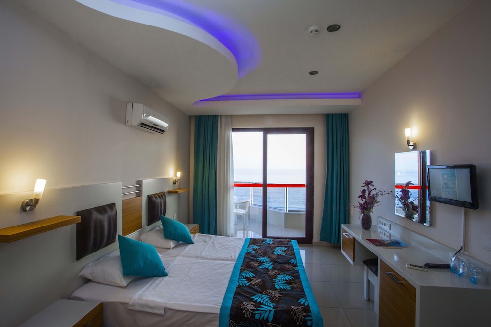 Kleopatra Ada Beach Hotel — Hotel rooms in Alanya
