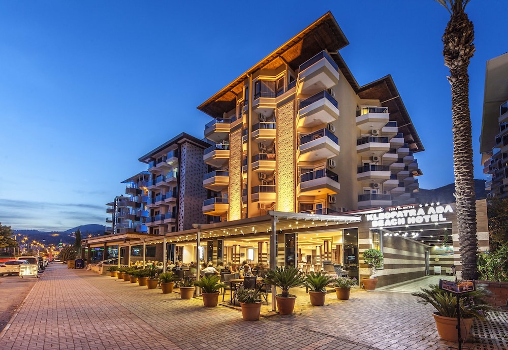 Kleopatra Ada Beach Hotel — Hotel building in Alanya