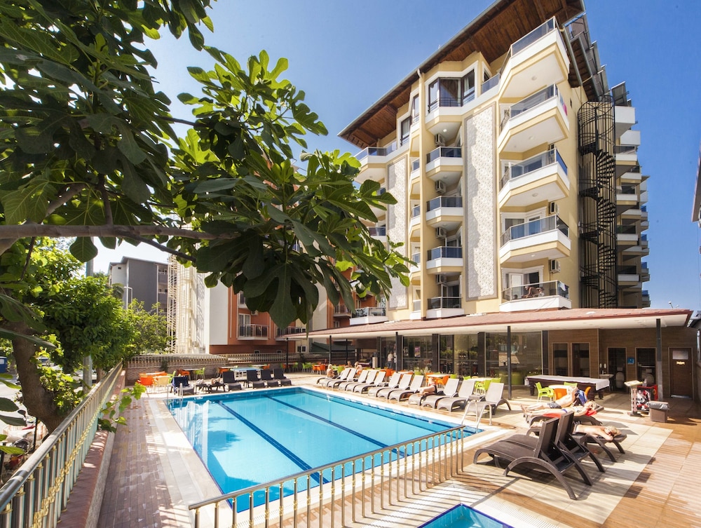 Kleopatra Ada Beach Hotel — Main photo in Alanya
