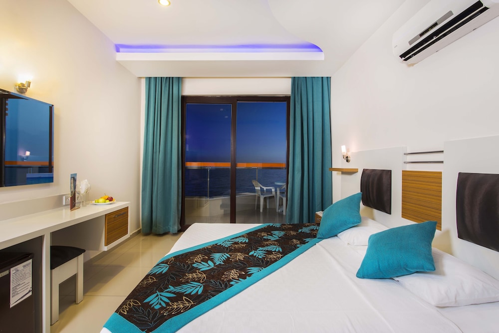 Kleopatra Ada Beach Hotel — Hotel rooms in Alanya