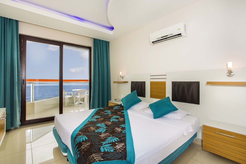 Kleopatra Ada Beach Hotel — Hotel rooms in Alanya