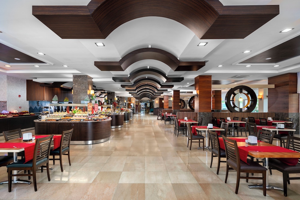 Telatiye Resort Hotel - All Inclusive — Restaurant & bars in Alanya