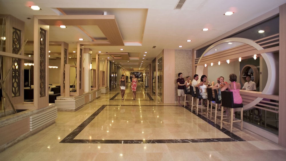Telatiye Resort Hotel - All Inclusive — Restaurant & bars in Alanya