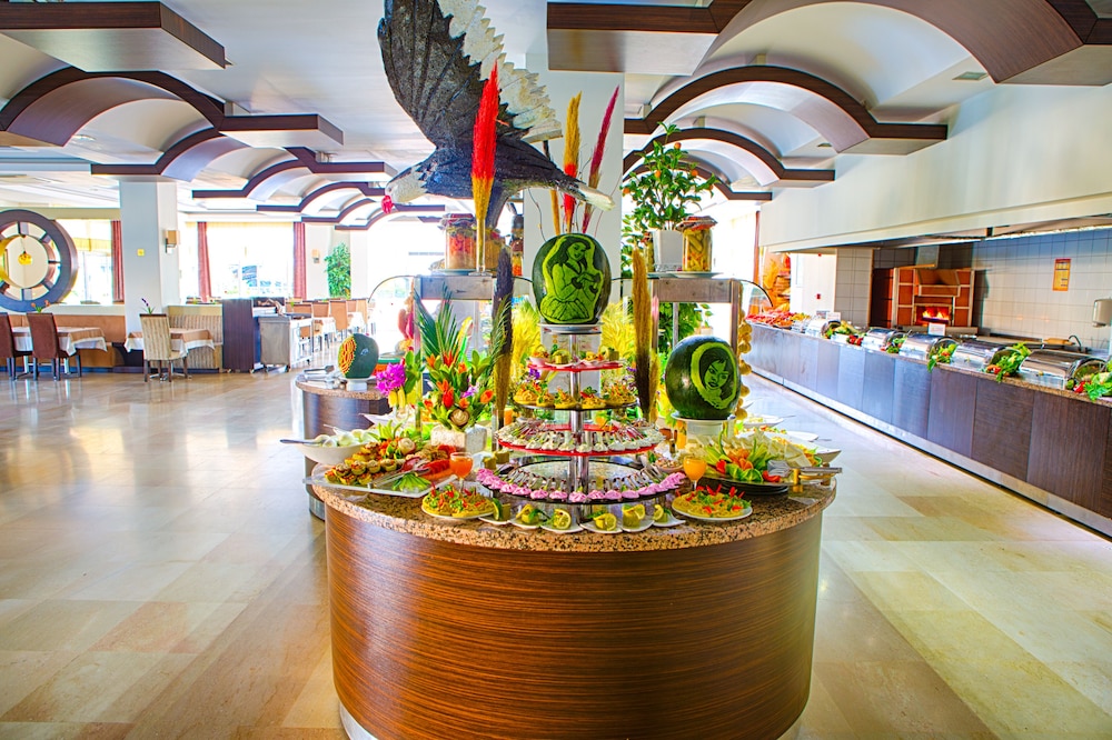 Telatiye Resort Hotel - All Inclusive — Hotel building in Alanya