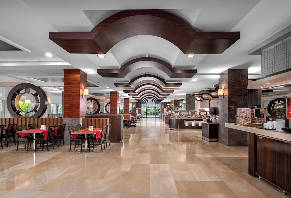 Telatiye Resort Hotel - All Inclusive — Restaurant & bars in Alanya