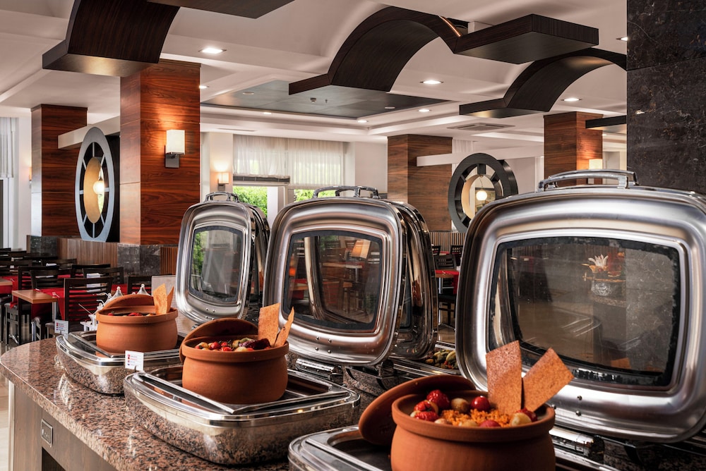 Telatiye Resort Hotel - All Inclusive — Restaurant & bars in Alanya