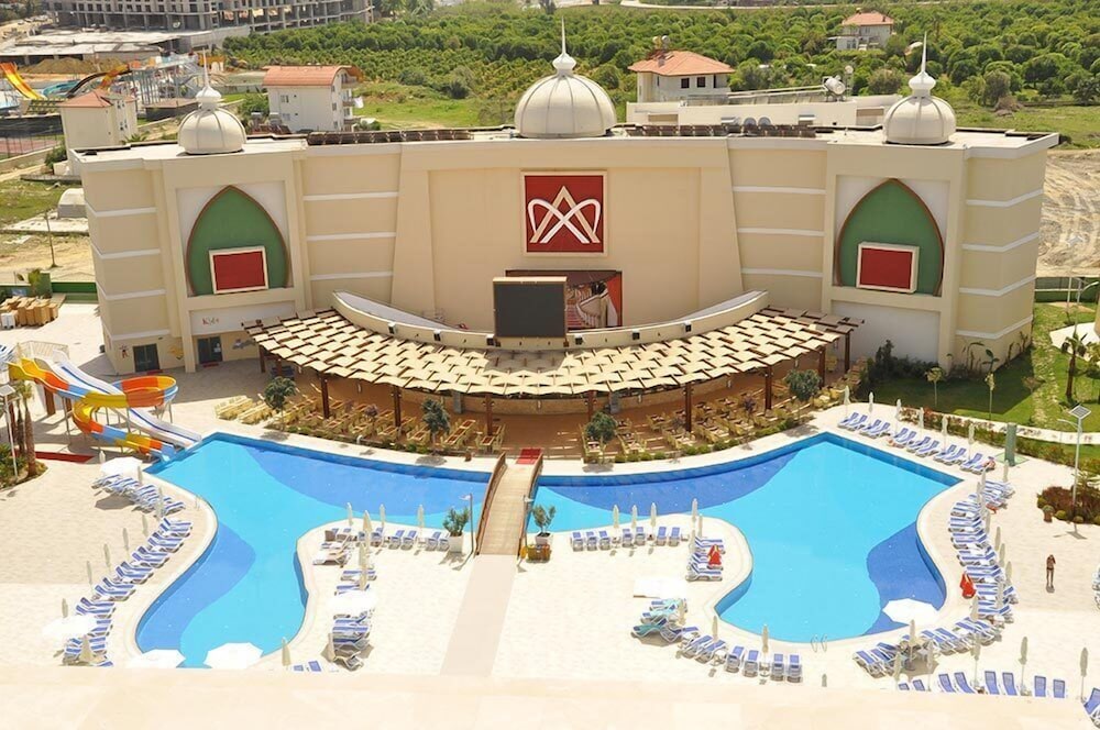 Xafira Deluxe Resort & Spa - All Inclusive — Pool in Alanya