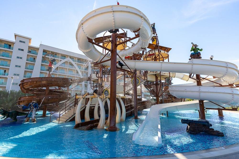 Xafira Deluxe Resort & Spa - All Inclusive — Pool in Alanya